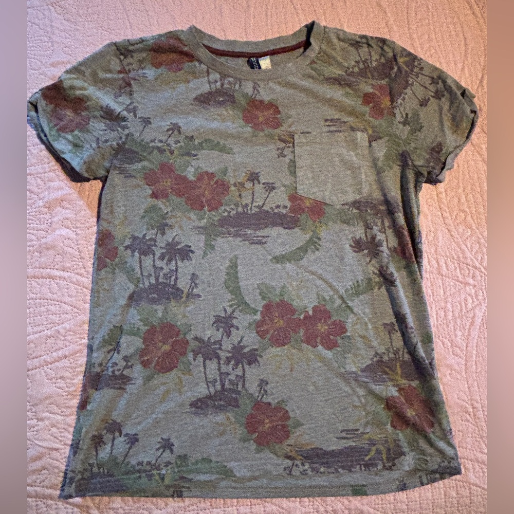 Floral Camo T-Shirt DIVIDED H&M small